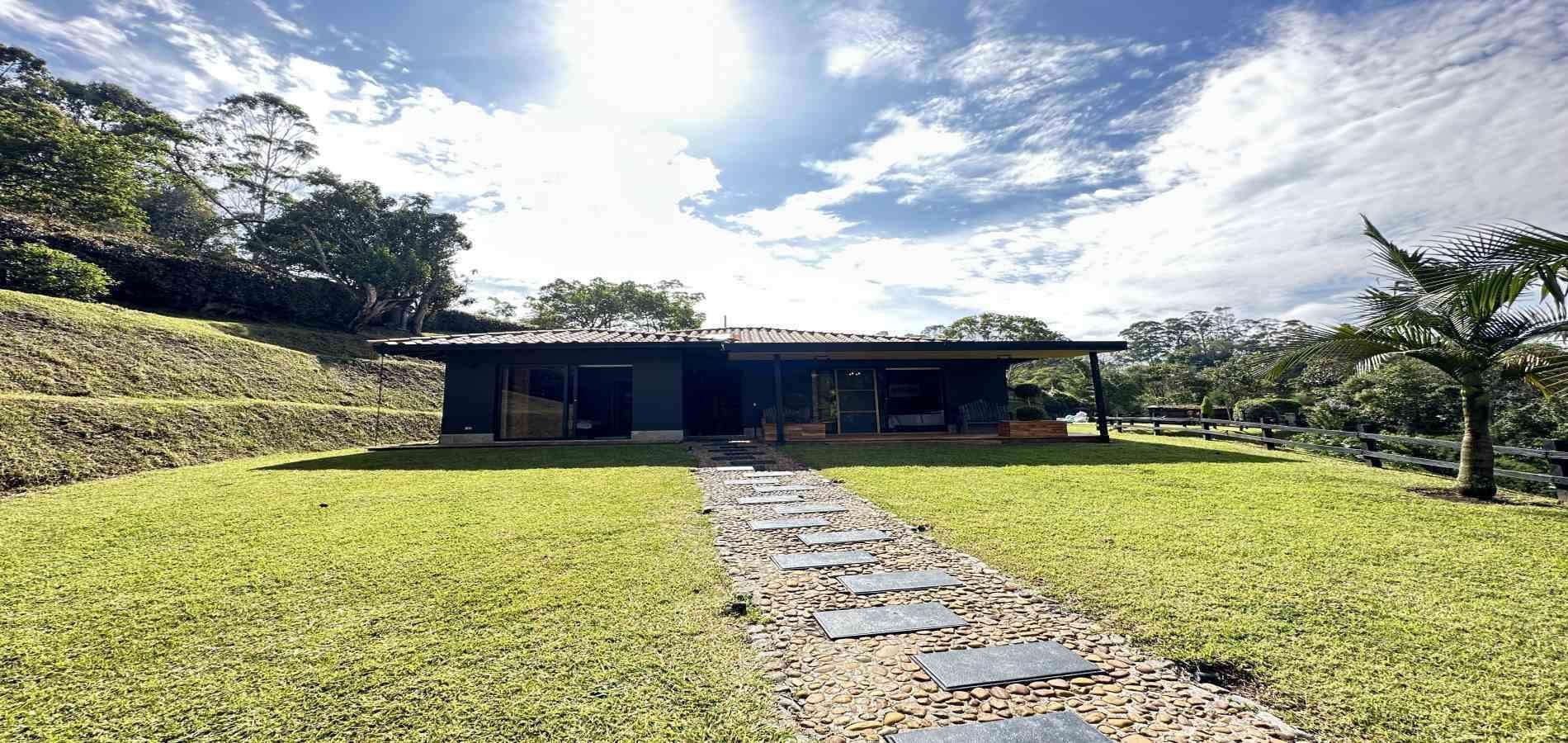 Casa en arriendo Antioquia Rionegro Rionegro 360 m2 Habitaciones 3 Baños 5 Garajes 2 Precio $19000000