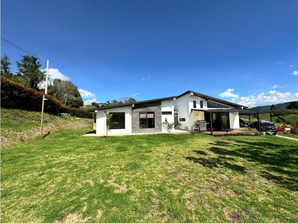 Finca en venta Antioquia El Carmen De Viboral El Carmen De Viboral 240 m2 Habitaciones 3 Baños 4 Garajes 8 Precio $995000000