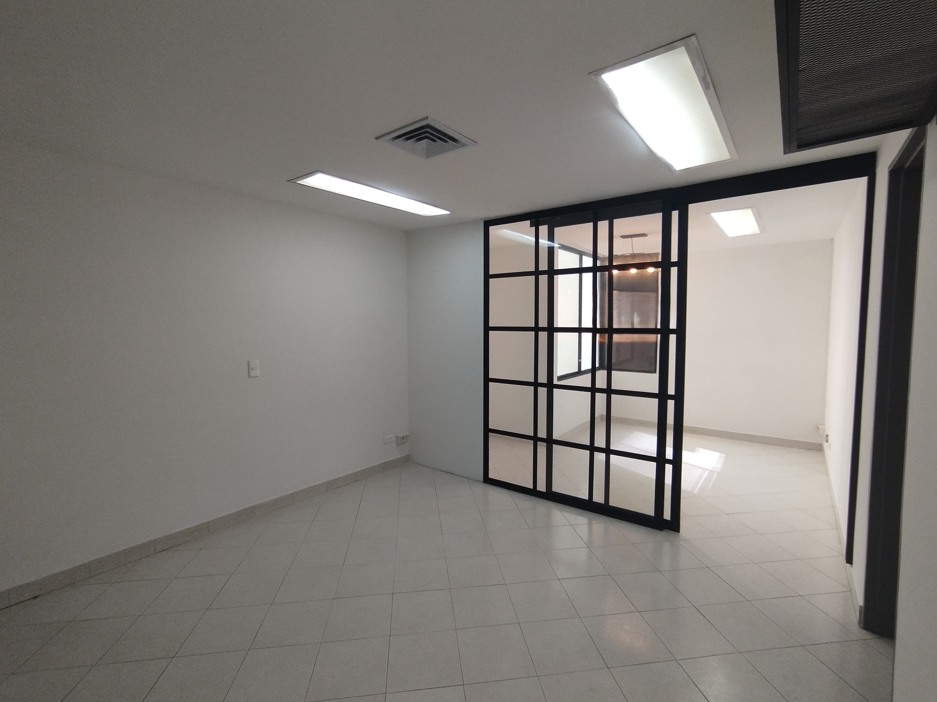 Oficina en arriendo Antioquia Medellín Patio Bonito 40 m2 Habitaciones 0 Baños 1 Garajes 0 Precio $3200000