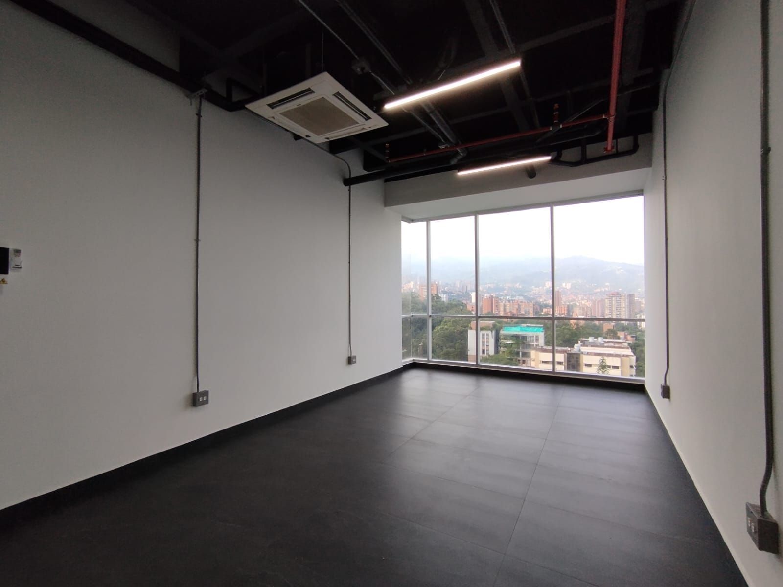 Oficina en arriendo Antioquia Medellín El Diamante No2 35 m2 Habitaciones 0 Baños 1 Garajes 1 Precio $3500000