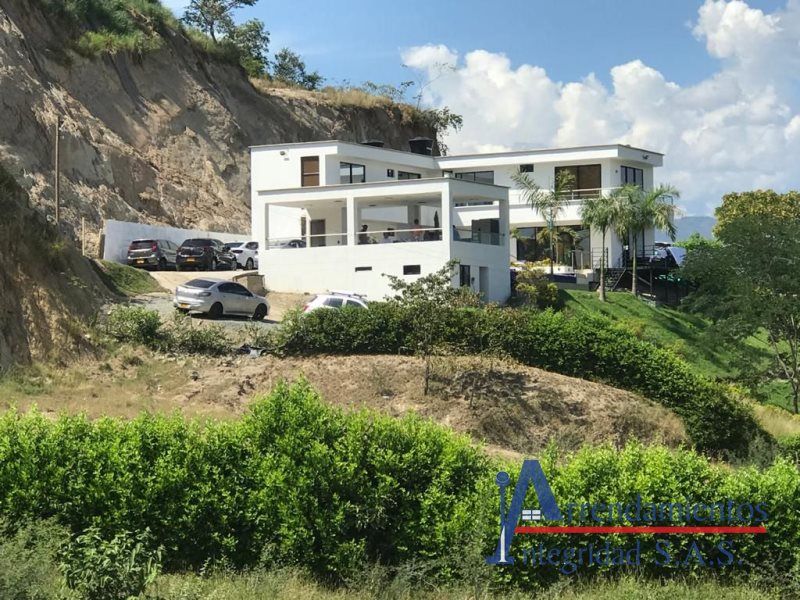 Finca en arriendo Antioquia San Jerónimo San Jerónimo 500 m2 Habitaciones 7 Baños 7 Garajes 10 Precio $6000000