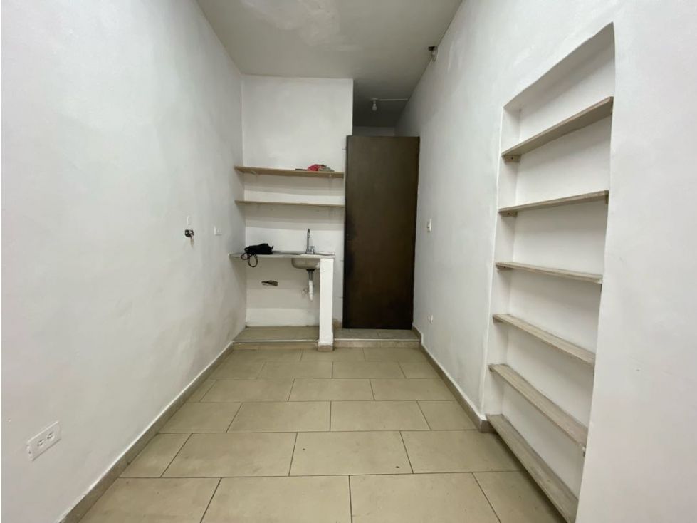 Local en arriendo Antioquia Medellín Manrique Central No1 18 m2 Habitaciones 0 Baños 1 Garajes 0 Precio $850000