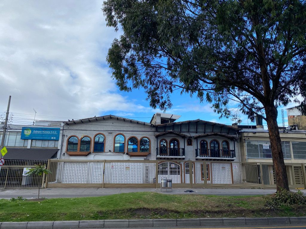 Casa en arriendo Cundinamarca Bogotá San Felipe 1120 m2 Habitaciones 1 Baños 2 Garajes 3 Precio $25000000