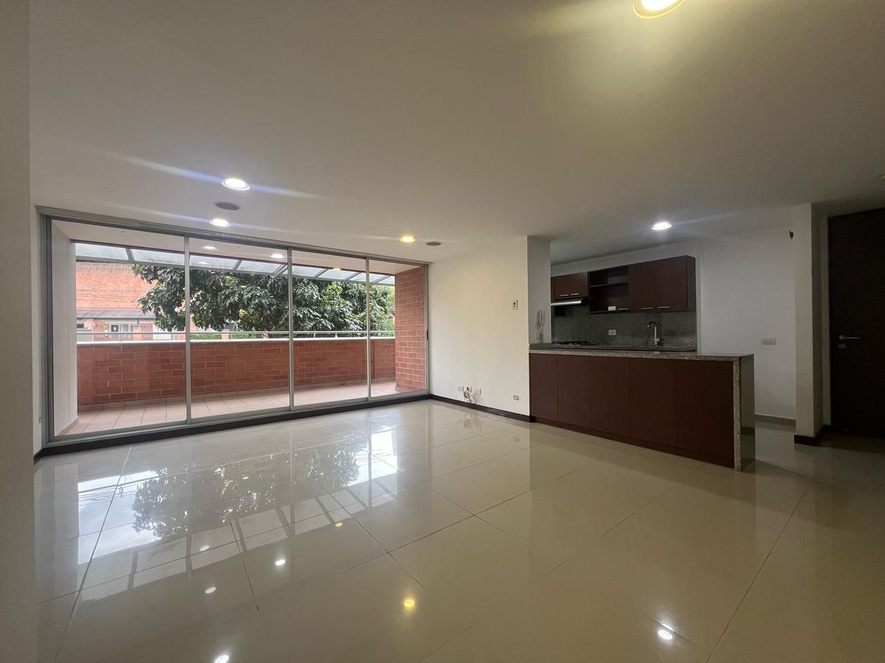 Apartamento en arriendo Antioquia Envigado El Esmeraldal 100 m2 Habitaciones 3 Baños 2 Garajes 1 Precio $3800000