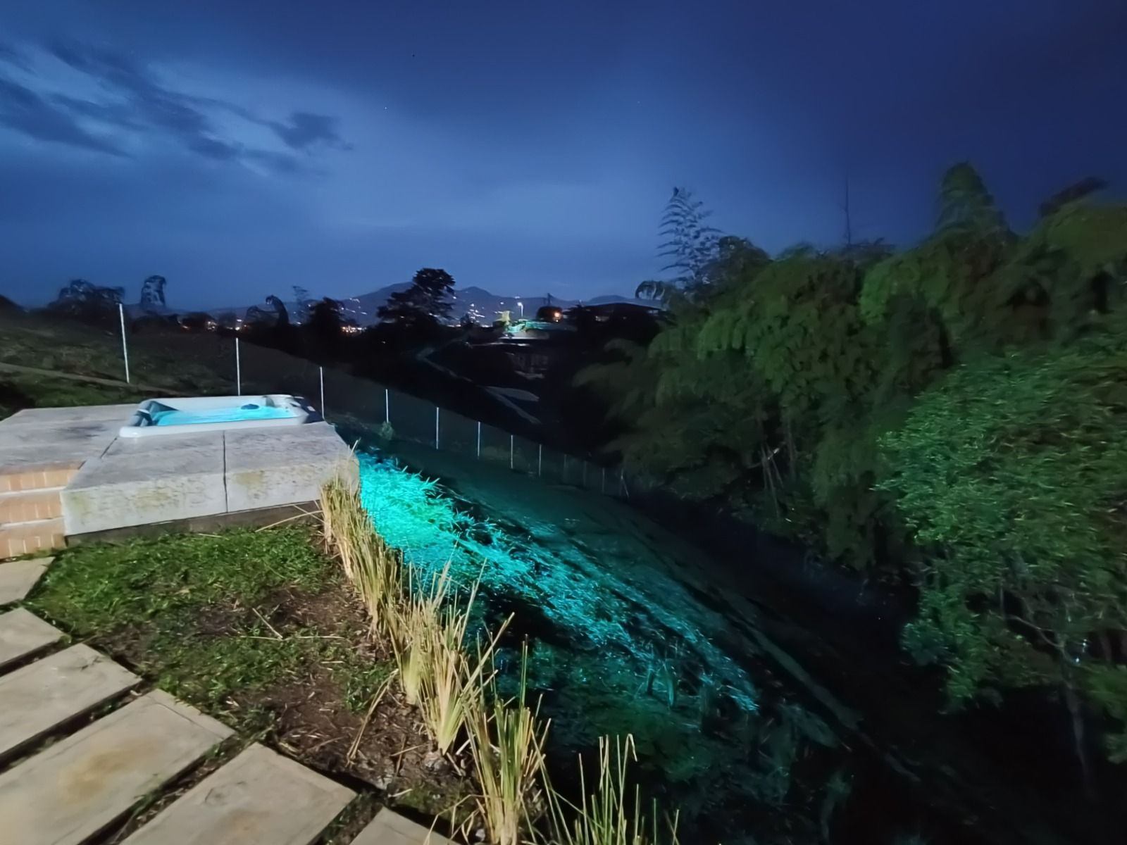 Casa Campestre en arriendo o venta Risaralda Pereira Ur Rincon De La Palma 370 m2 Habitaciones 4 Baños 4 Garajes 6 Precio venta $1690000000 Precio arriendo $6700000