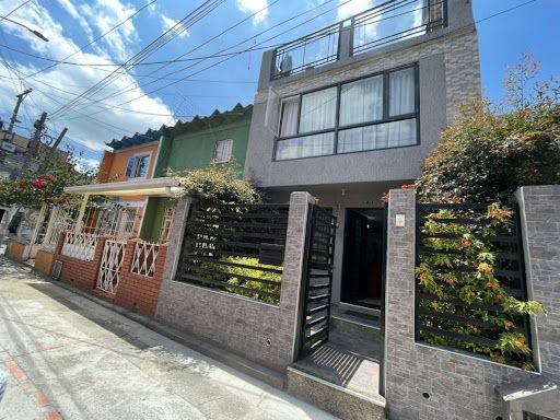 Casa en arriendo Cundinamarca Bogotá Carimagua I Sector 310 m2 Habitaciones 4 Baños 3 Garajes 0 Precio $3500000