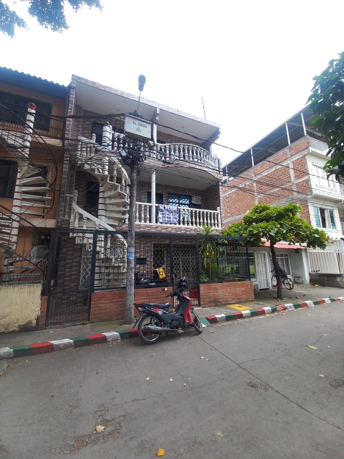 Casa en venta Valle Del Cauca Cali Los Comuneros Ii Etapa 288 m2 Habitaciones 6 Baños 3 Garajes 0 Precio $220000000