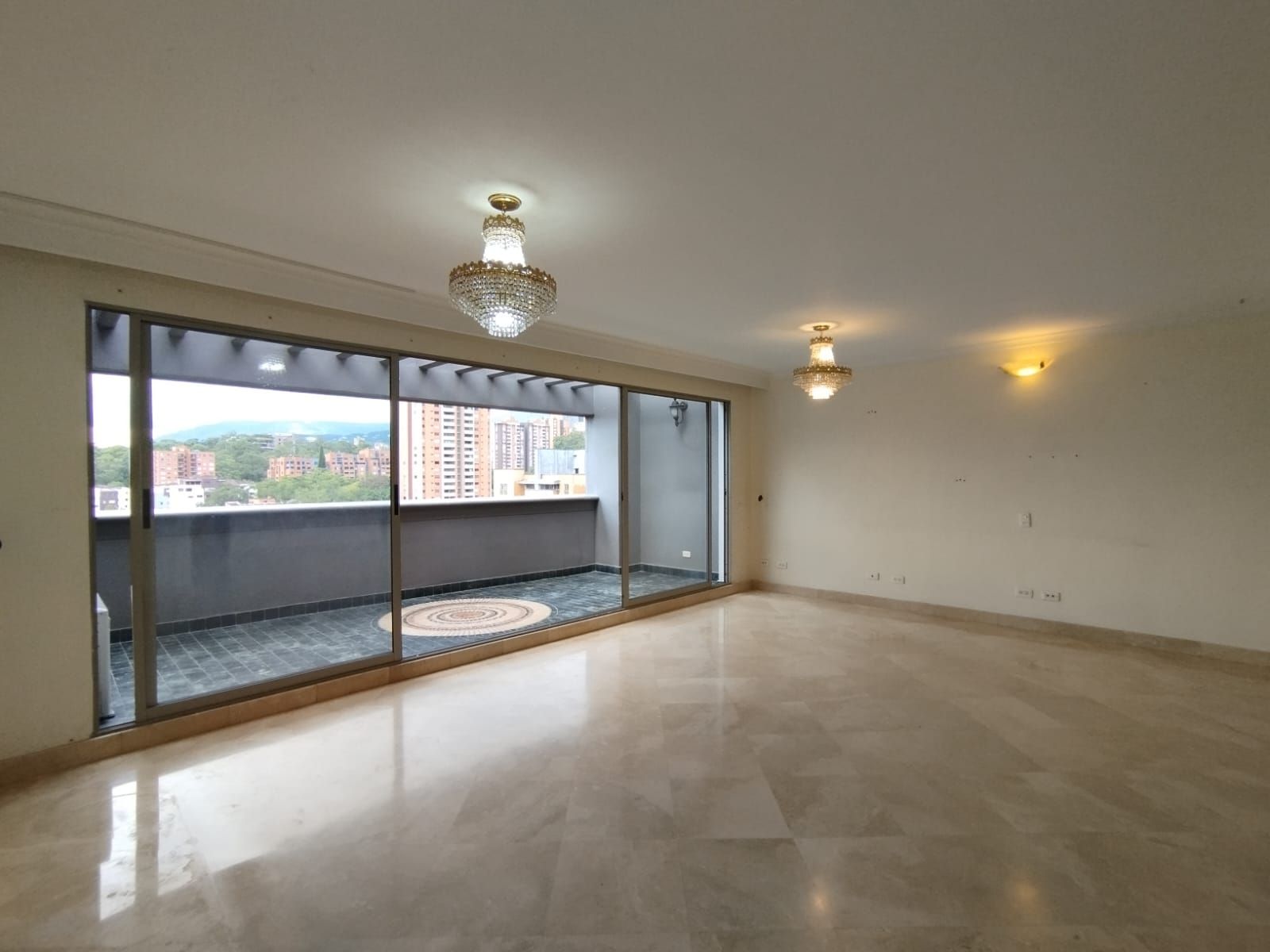 Apartamento en arriendo Antioquia Medellín Urbanizacion Villa Paula 145 m2 Habitaciones 4 Baños 4 Garajes 2 Precio $6300000