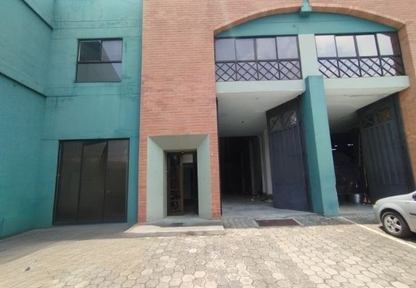 Bodega en arriendo Antioquia La Estrella Ancón San Martín 370 m2 Habitaciones 0 Baños 4 Garajes 2 Precio $10924370