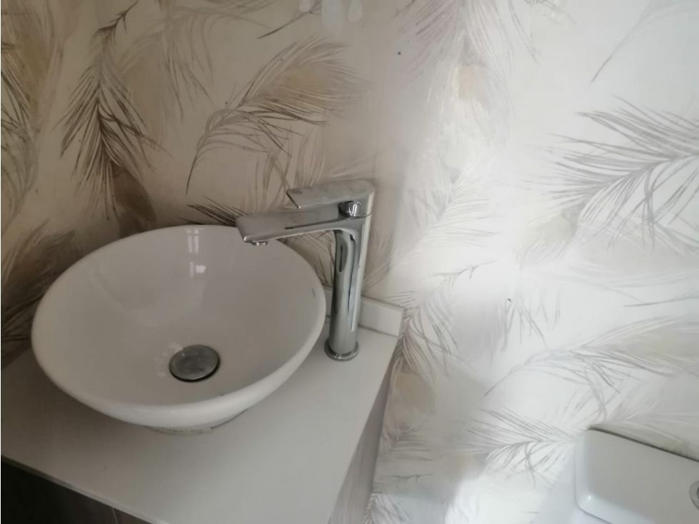 Local en arriendo Antioquia Medellín Los Angeles 18 m2 Habitaciones 0 Baños 1 Garajes 0 Precio $1100000