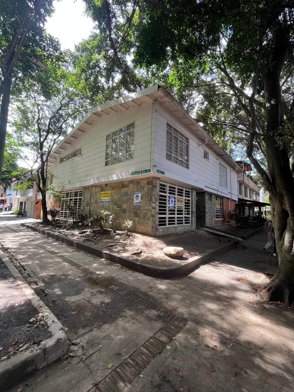 Casa en arriendo Antioquia Medellín Estadio 750 m2 Habitaciones 6 Baños 6 Garajes 3 Precio $18500000