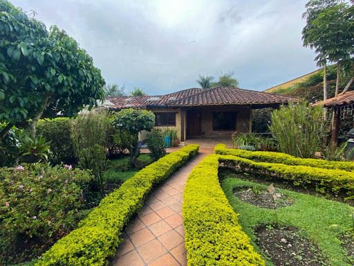 Casa en venta Antioquia Rionegro Gualanday 250 m2 Habitaciones 3 Baños 4 Garajes 2 Precio $1500000000