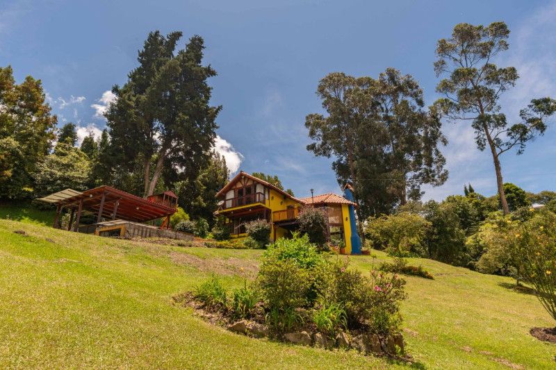 Casa en venta Cundinamarca Cajicá Cajica 164 m2 Habitaciones 3 Baños 2 Garajes 6 Precio $1850000000