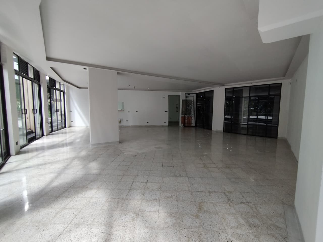 Local en arriendo Antioquia Medellín Alejandria 138 m2 Habitaciones 0 Baños 0 Garajes 1 Precio $24458763