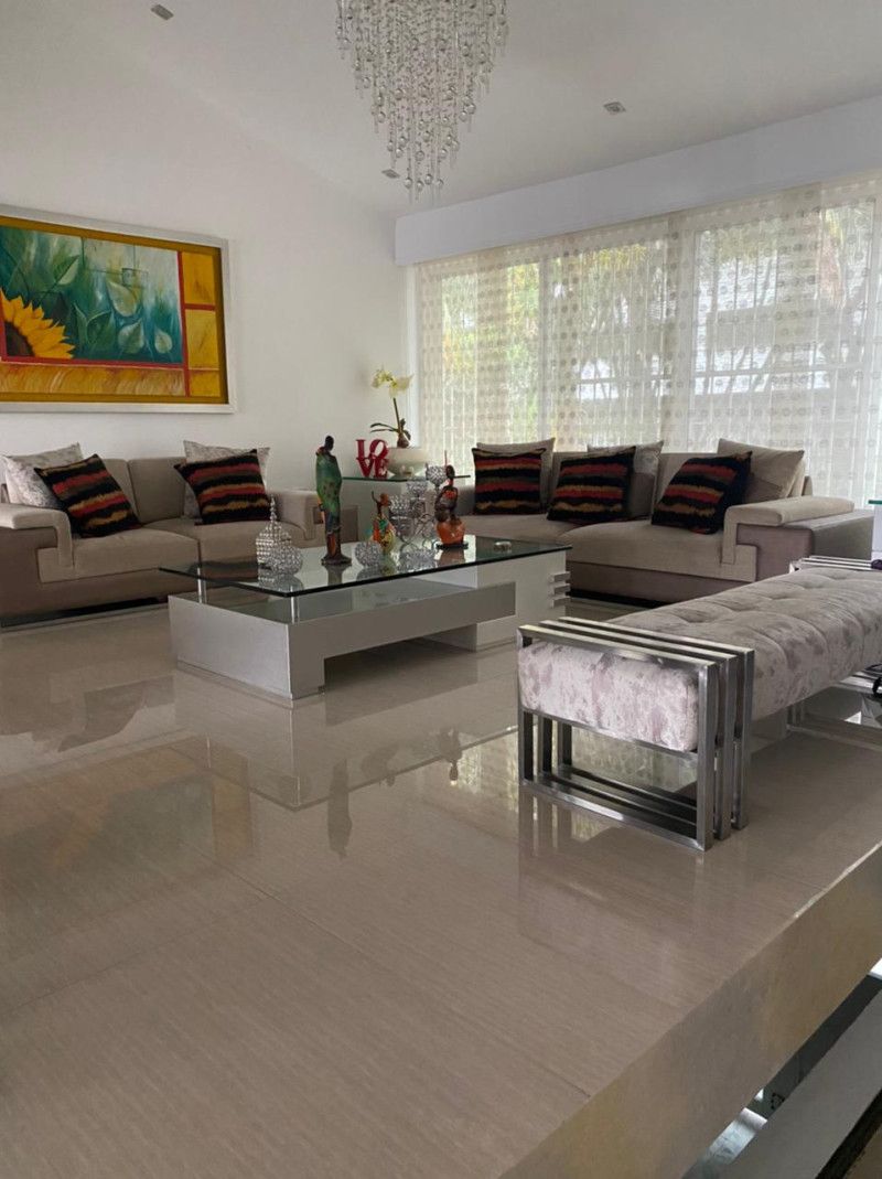 Casa en venta Valle Del Cauca Cali Santa Teresita 550 m2 Habitaciones 6 Baños 5 Garajes 3 Precio $1650000000