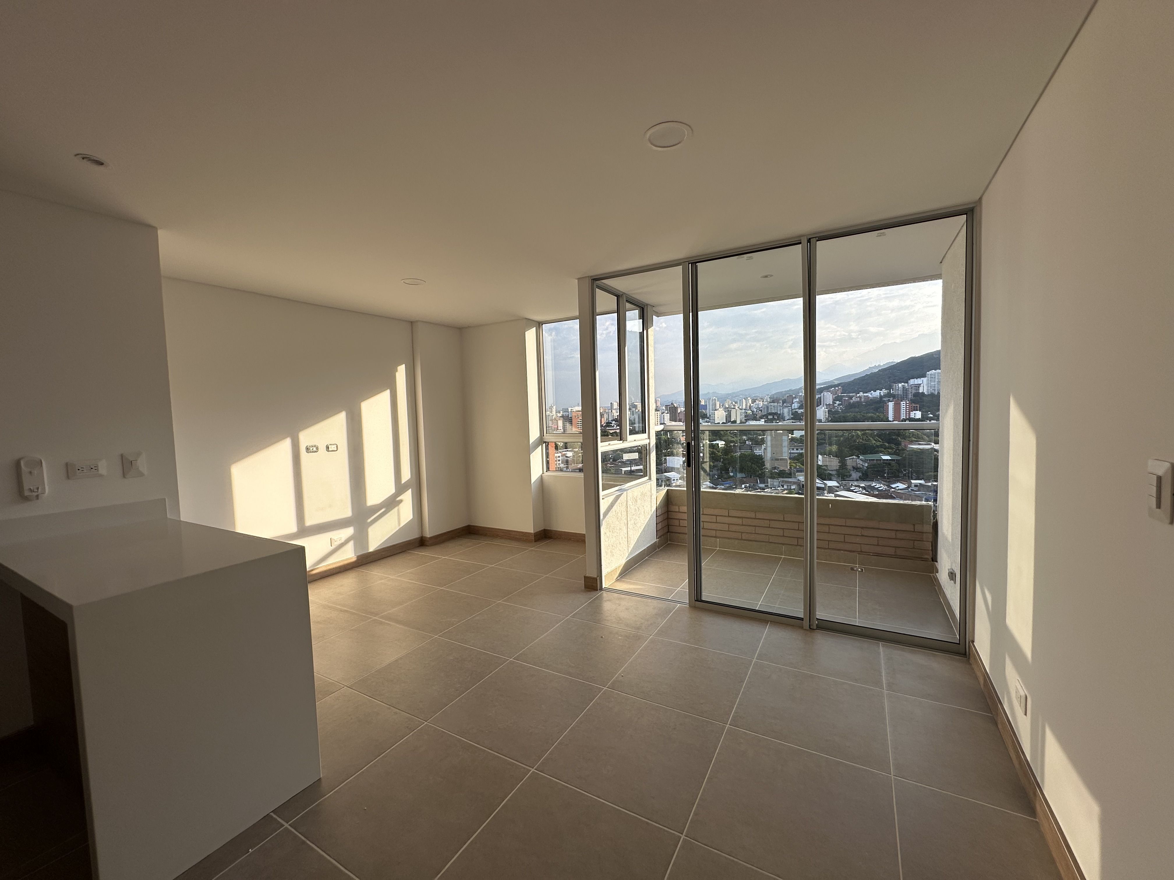 Apartamento en arriendo Valle Del Cauca Cali Brisas De Los Álamos 72 m2 Habitaciones 3 Baños 2 Garajes 2 Precio $3100000