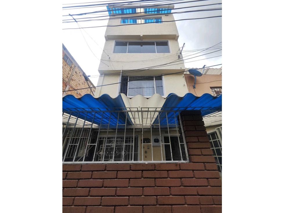 Casa en venta Cundinamarca Bogotá Quiroga Central 178 m2 Habitaciones 4 Baños 3 Garajes 0 Precio $310000000