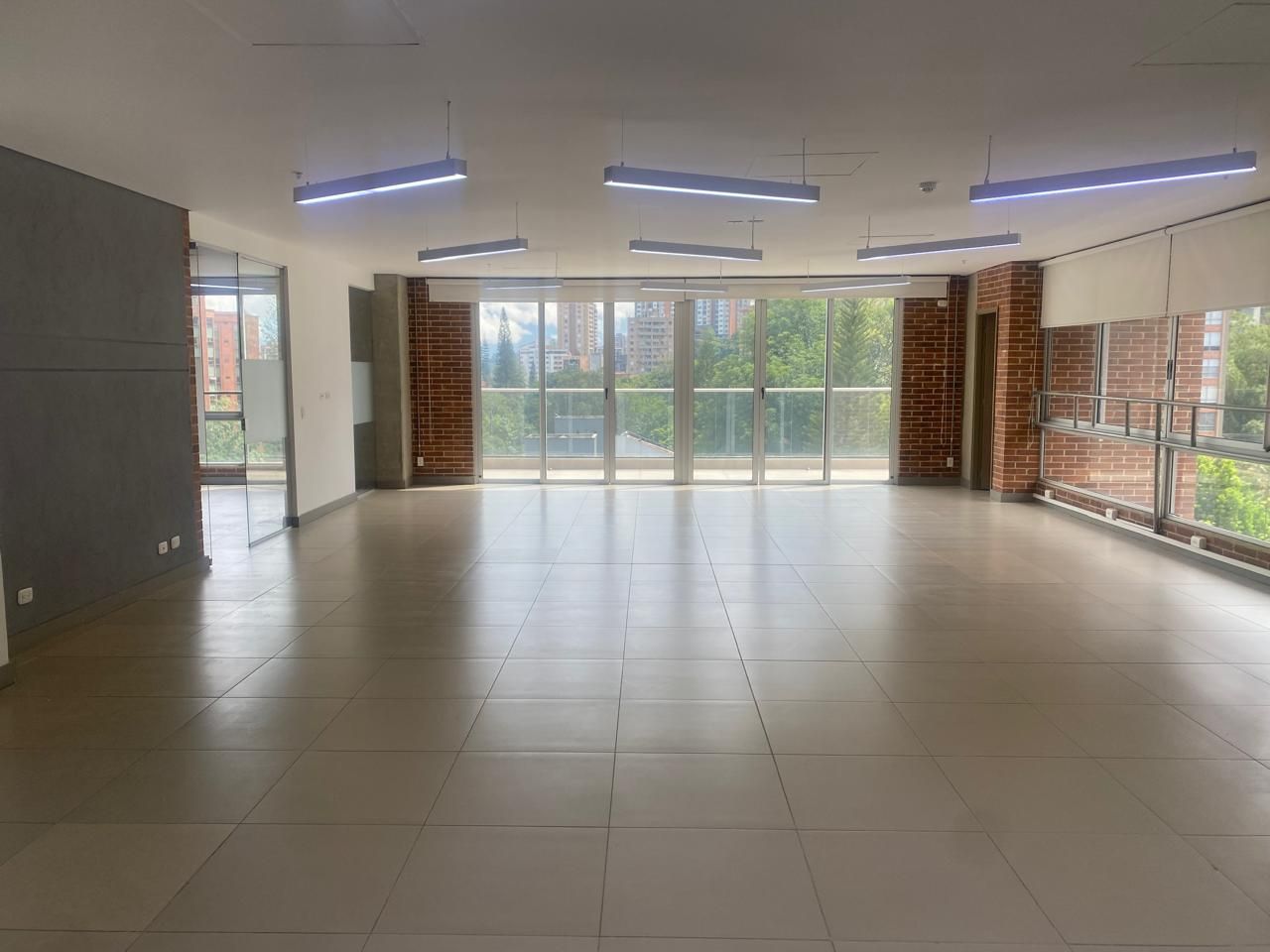 Oficina en arriendo Antioquia Medellín Castropol 152 m2 Habitaciones 0 Baños 2 Garajes 3 Precio $14000000