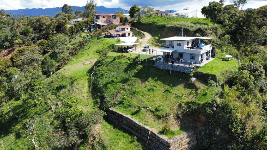 Finca en venta Antioquia El Carmen De Viboral El Carmen De Viboral 151 m2 Habitaciones 3 Baños 2 Garajes 1 Precio $1200000000