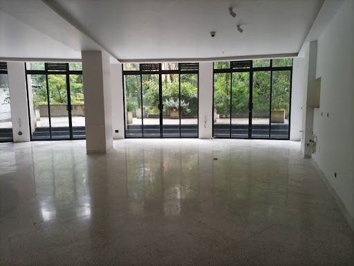 Local en arriendo Antioquia Medellín Los Balsos No2 230 m2 Habitaciones 0 Baños 0 Garajes 2 Precio $23760000