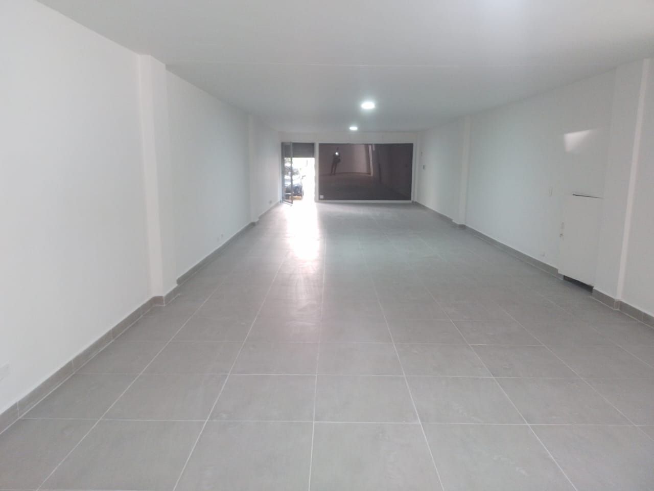 Local en arriendo Antioquia Medellín Manila 120 m2 Habitaciones 0 Baños 1 Garajes 1 Precio $11000000