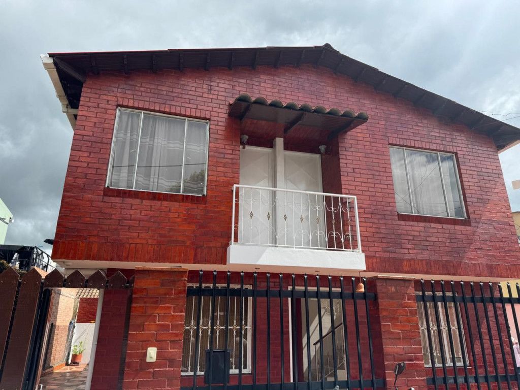 Casa en venta Cundinamarca Chía Urbanizacion Nuevo Milenio 286 m2 Habitaciones 6 Baños 4 Garajes 1 Precio $565000000