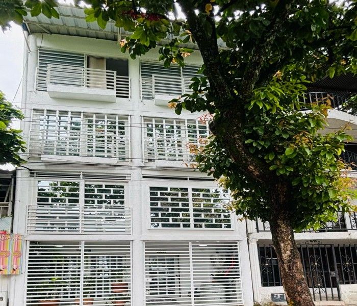 Edificio en venta Valle Del Cauca Cali Salomia 240 m2 Habitaciones 4 Baños 4 Garajes 3 Precio $1500000000