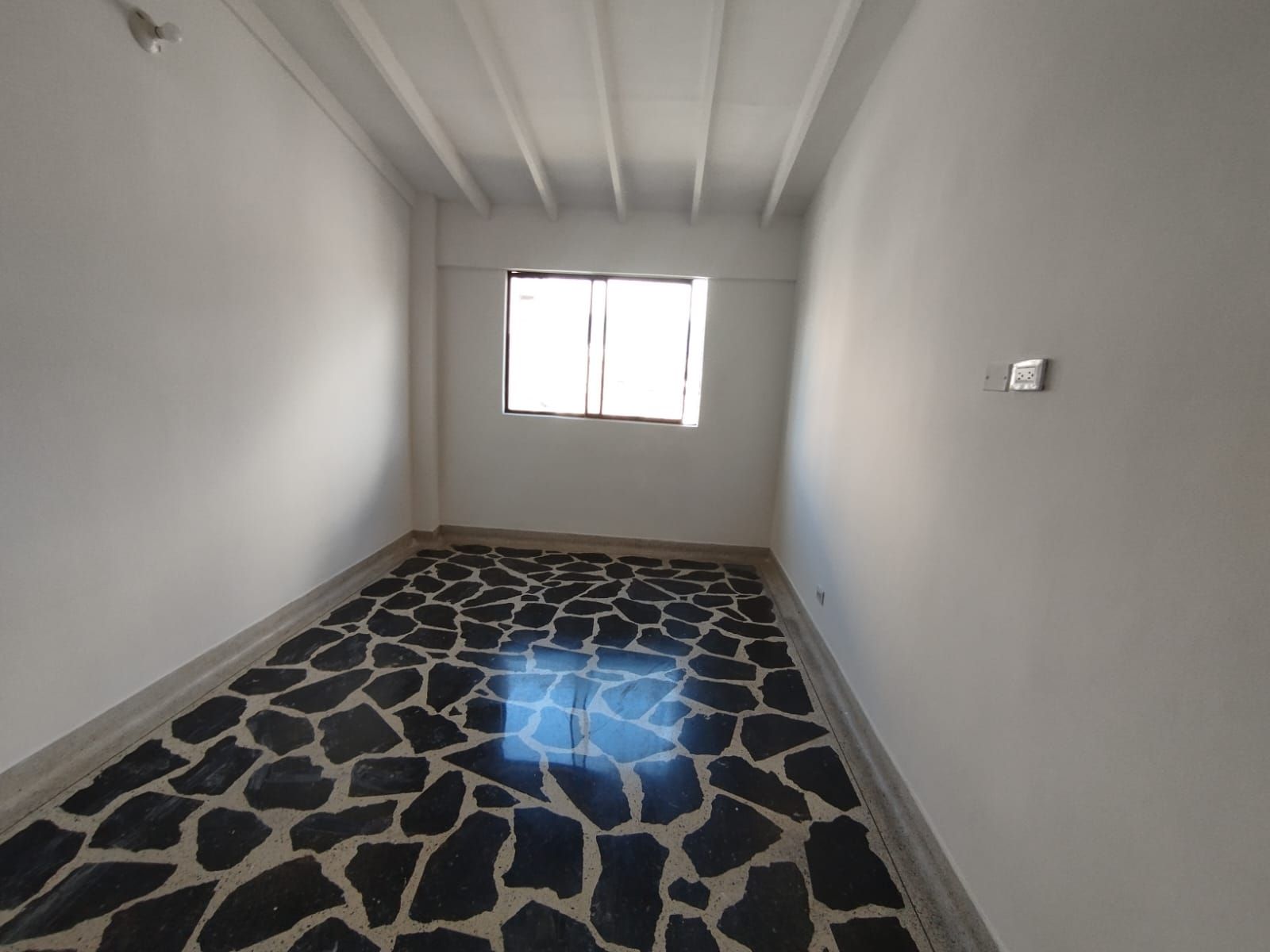 Oficina en arriendo Antioquia Medellín La Castellana 70 m2 Habitaciones 0 Baños 1 Garajes 0 Precio $2100000