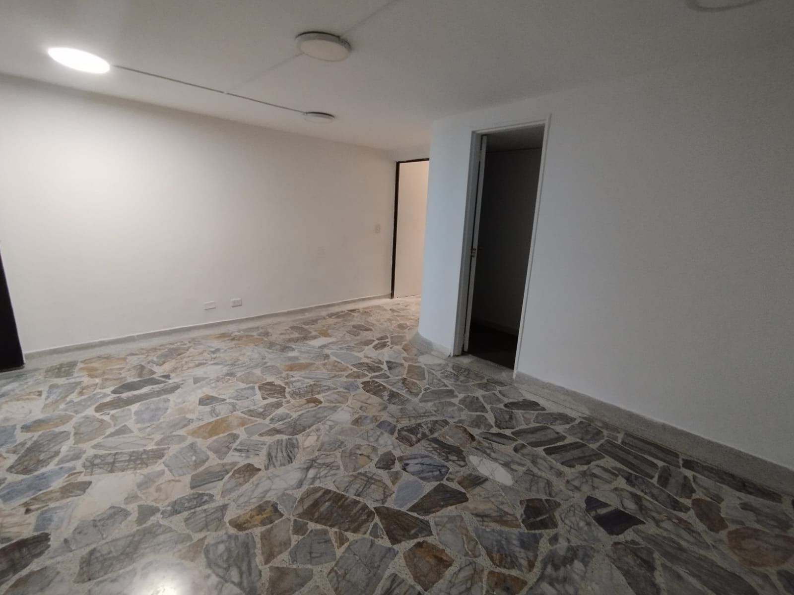 Oficina en arriendo Antioquia Medellín La Castellana 65 m2 Habitaciones 0 Baños 1 Garajes 0 Precio $2100000