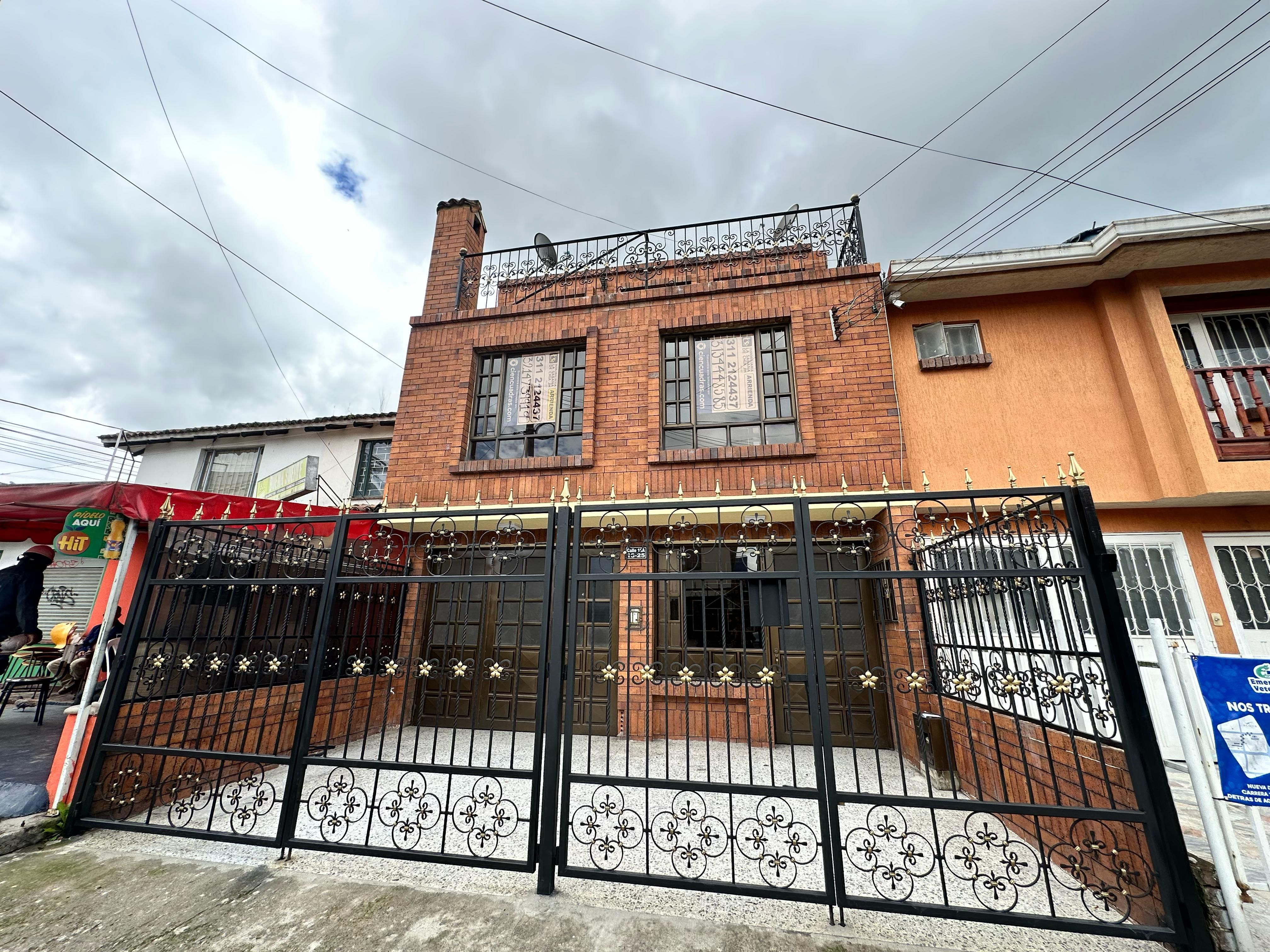 Casa en arriendo Cundinamarca Chía Altos De Hycata 160 m2 Habitaciones 5 Baños 5 Garajes 2 Precio $4500000