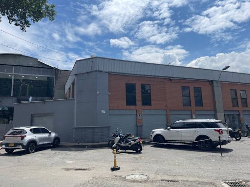 Bodega en arriendo Antioquia Medellín Progreso 240 m2 Habitaciones 0 Baños 1 Garajes 4 Precio $9800000