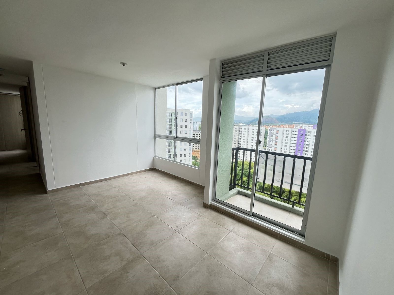 Apartamento en arriendo o venta Risaralda Pereira Ciudadela Comfamiliar 58 m2 Habitaciones 3 Baños 2 Garajes 1 Precio venta $245000000 Precio arriendo $1350000