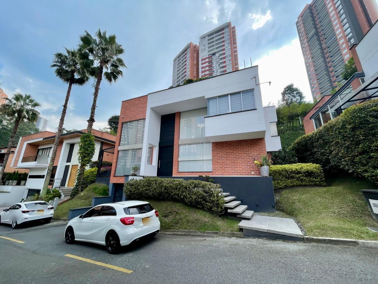 Casa en venta Antioquia Sabaneta Tres Esquinas 696 m2 Habitaciones 4 Baños 6 Garajes 5 Precio $2850000000