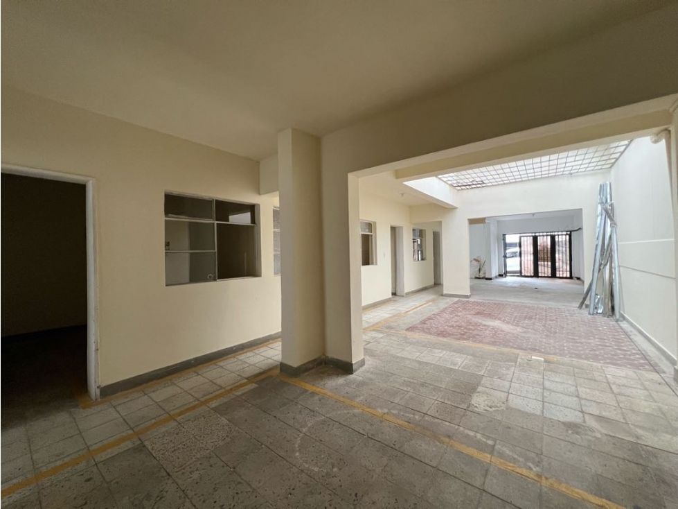 Casa en arriendo o venta Antioquia Medellín Los Pinos 540 m2 Habitaciones 8 Baños 4 Garajes 1 Precio venta $1700000000 Precio arriendo $11500000