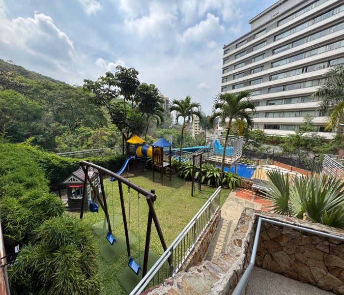 Casa en venta Valle Del Cauca Cali Normandía 250 m2 Habitaciones 4 Baños 4 Garajes 3 Precio $1550000000