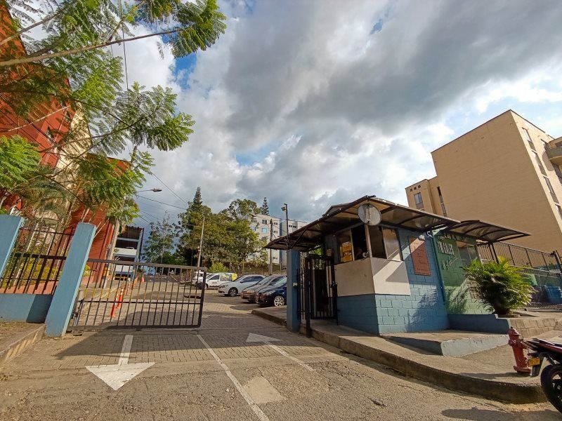 Apartamento en arriendo Antioquia Medellín Urbanizacion Nueva Andalucia 80 m2 Habitaciones 3 Baños 2 Garajes 0 Precio $2000000