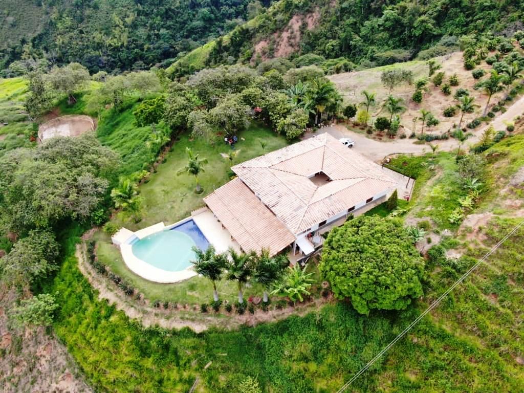 Finca en venta Antioquia Hispania Hispania 0 m2 Habitaciones 8 Baños 9 Garajes 4 Precio $2380000000