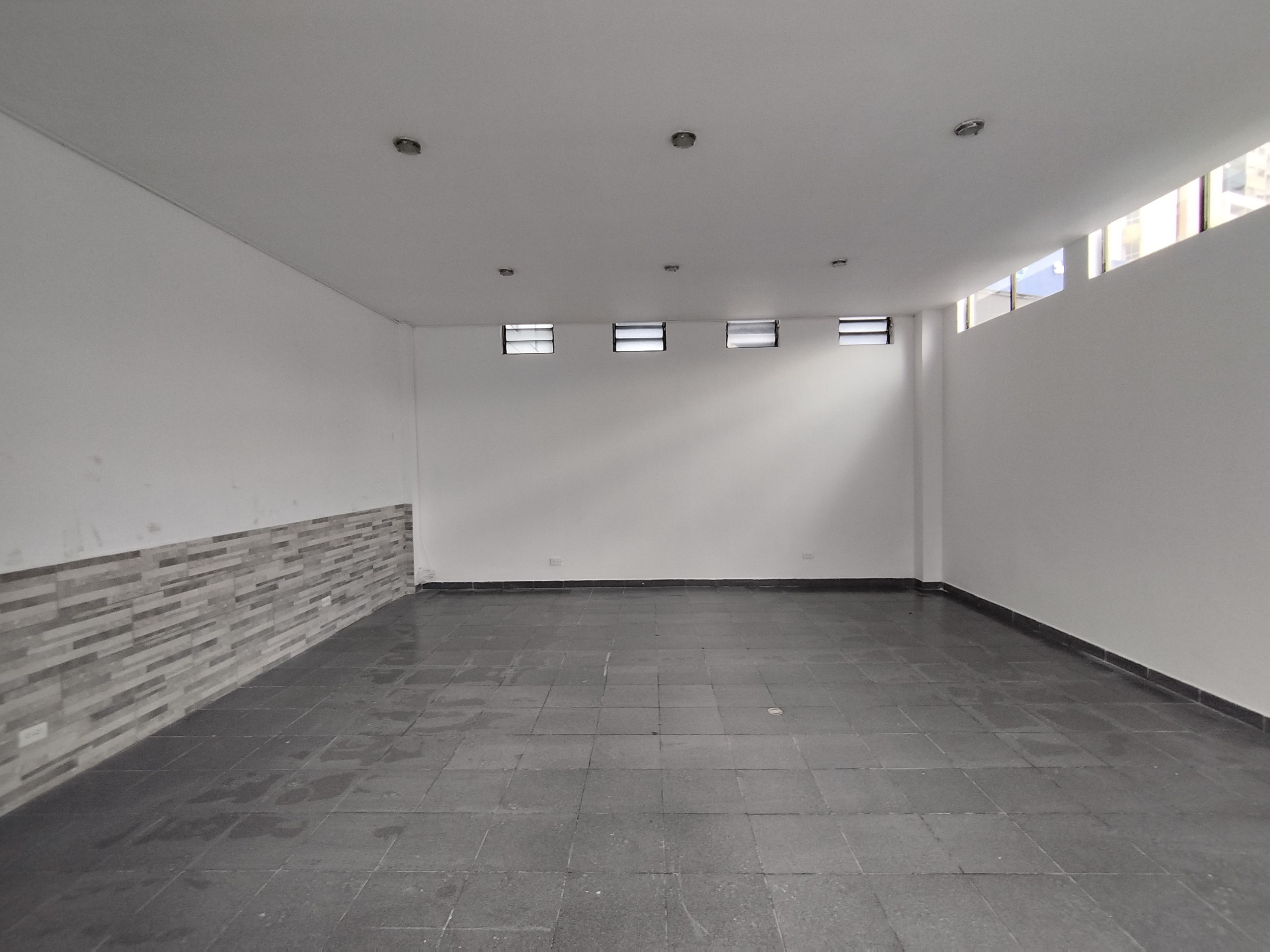 Local en arriendo Antioquia Medellín Castropol 61 m2 Habitaciones 0 Baños 1 Garajes 0 Precio $6000000