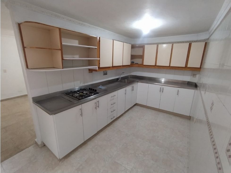 Apartamento en venta Antioquia Medellín El Diamante 140 m2 Habitaciones 6 Baños 2 Garajes 1 Precio $500000000