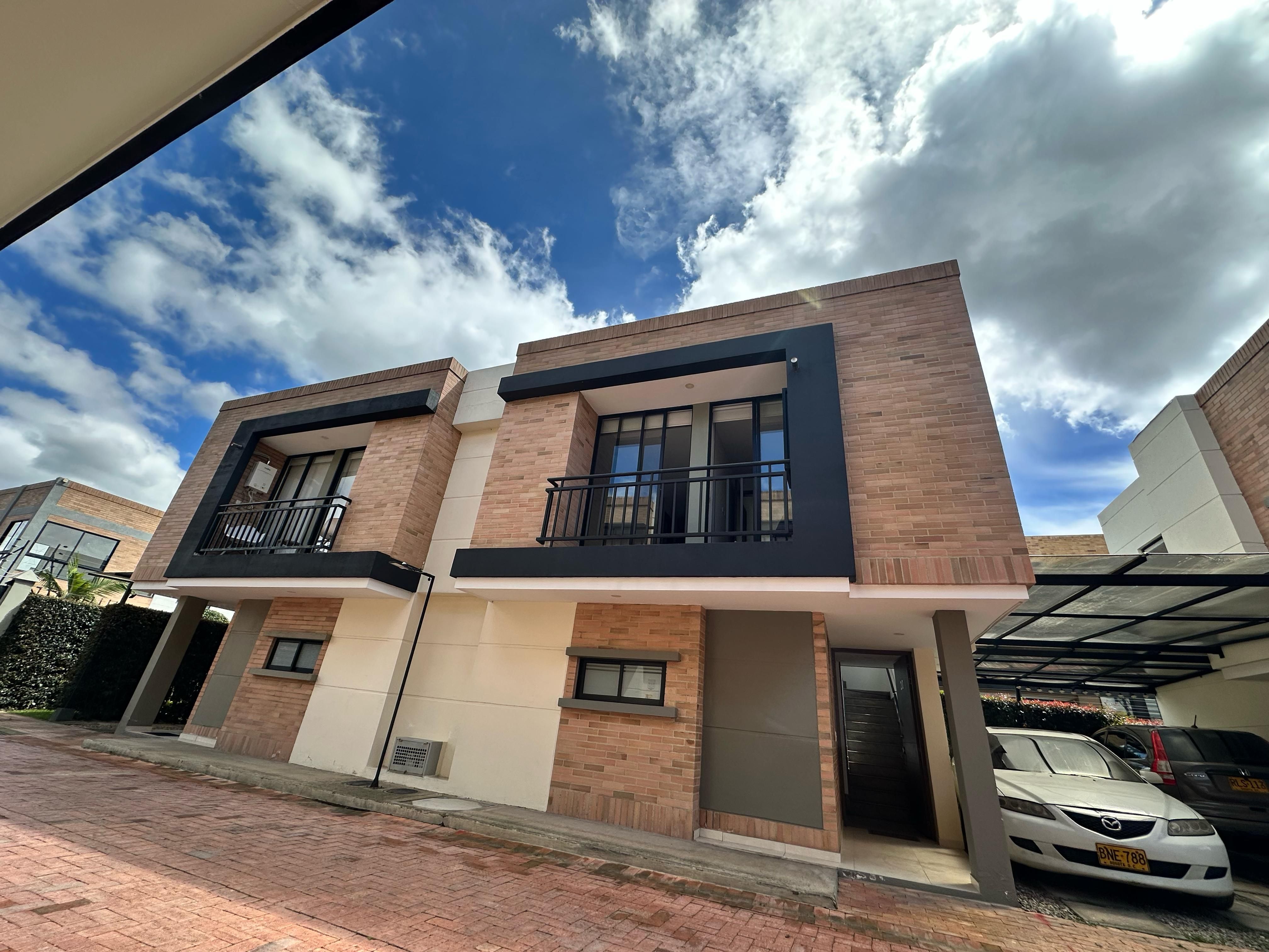 Casa en venta Cundinamarca Chía Br Los Cedros 120 m2 Habitaciones 3 Baños 3 Garajes 2 Precio $580000000