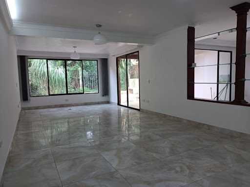 Casa en arriendo Antioquia Medellín La Linde 315 m2 Habitaciones 4 Baños 4 Garajes 2 Precio $9900000