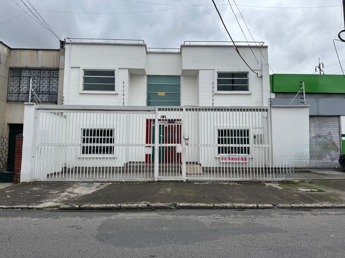 Casa en arriendo Cundinamarca Bogotá Baquero 220 m2 Habitaciones 1 Baños 3 Garajes 2 Precio $15000000