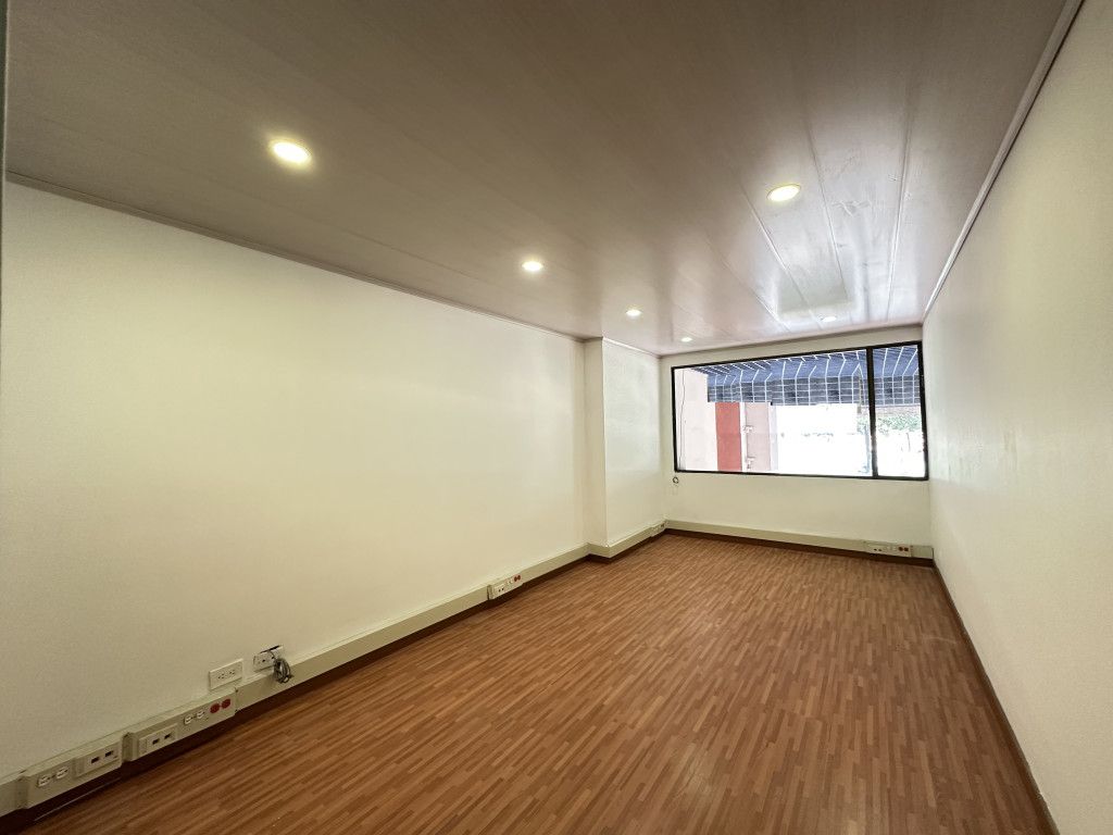 Oficina en venta Cundinamarca Bogotá Santa Barbara Occidental 32 m2 Habitaciones 0 Baños 1 Garajes 0 Precio $247000000