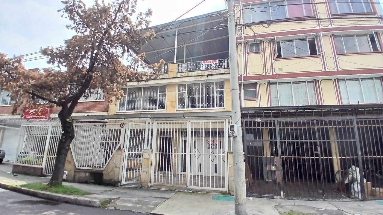 Casa en venta Cundinamarca Bogotá Los Ejidos 350 m2 Habitaciones 5 Baños 5 Garajes 2 Precio $1000000000