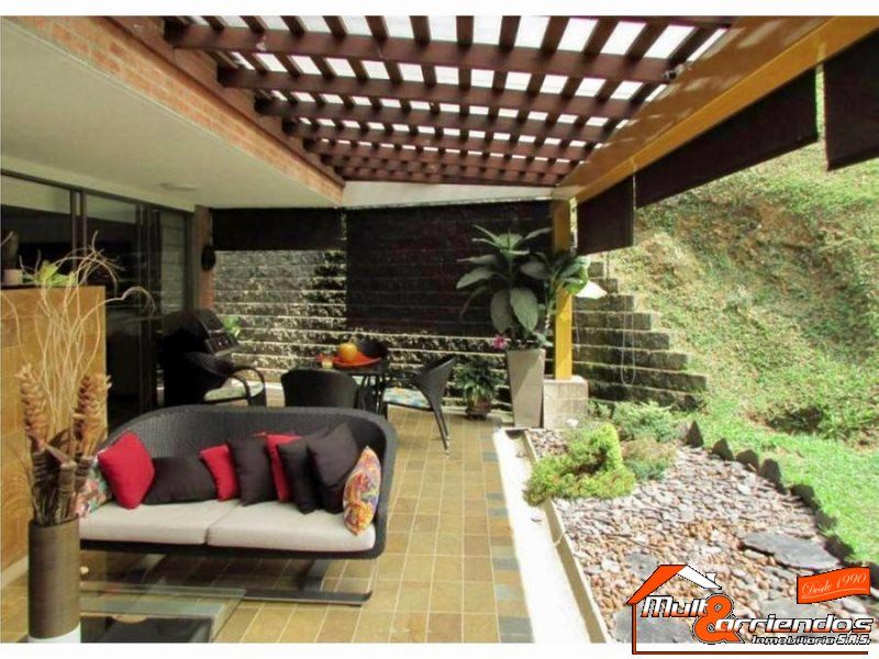 Casa en venta Antioquia Sabaneta Betania 300 m2 Habitaciones 3 Baños 4 Garajes 2 Precio $1650000000