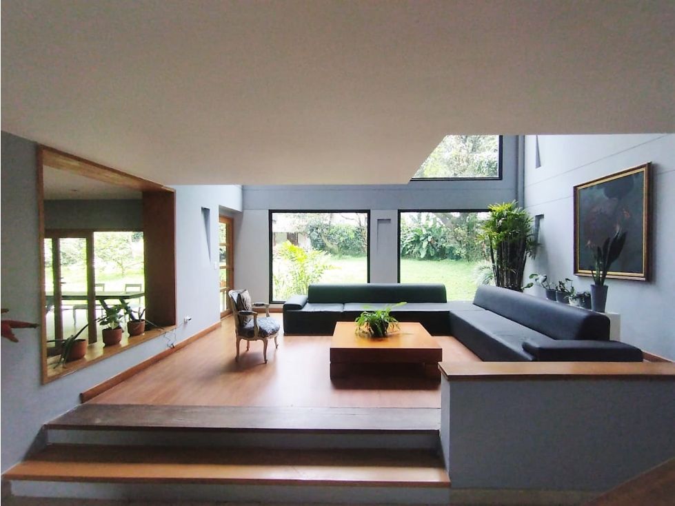 Casa en arriendo o venta Antioquia Medellín El Diamante No2 650 m2 Habitaciones 5 Baños 6 Garajes 5 Precio venta $4500000000 Precio arriendo $32000000