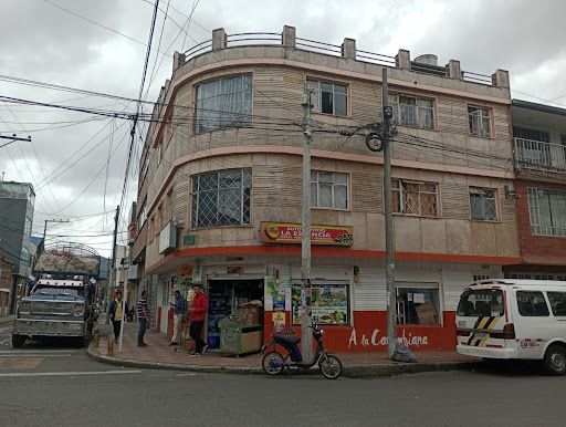 Casa en venta Cundinamarca Bogotá Las Ferias 320 m2 Habitaciones 6 Baños 4 Garajes 0 Precio $800000000