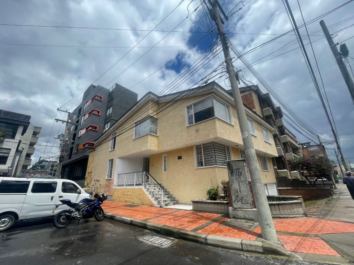 Apartamento en arriendo Cundinamarca Bogotá Campin Occidental 320 m2 Habitaciones 6 Baños 7 Garajes 2 Precio $13000000