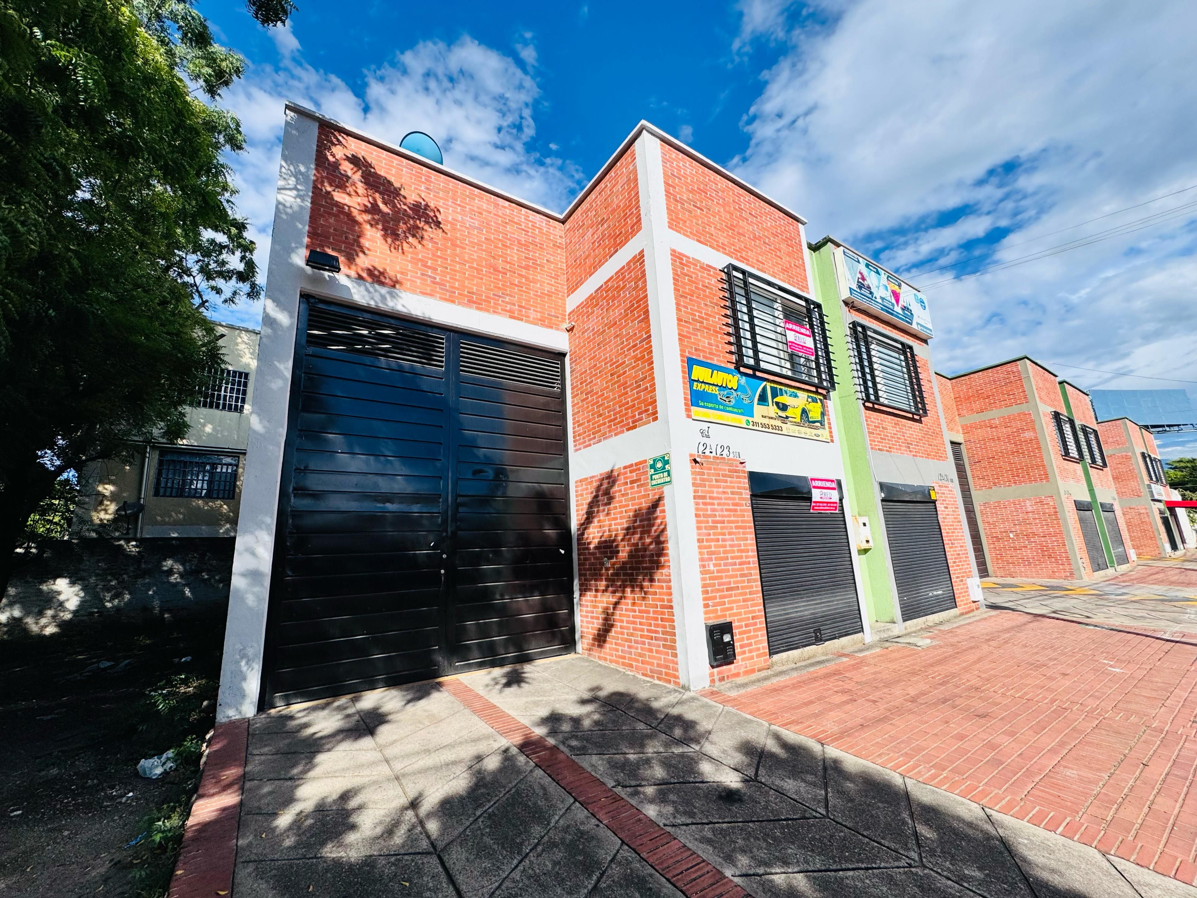 Bodega en arriendo Huila Neiva Profesionales 180 m2 Habitaciones 0 Baños 1 Garajes 4 Precio $2500000