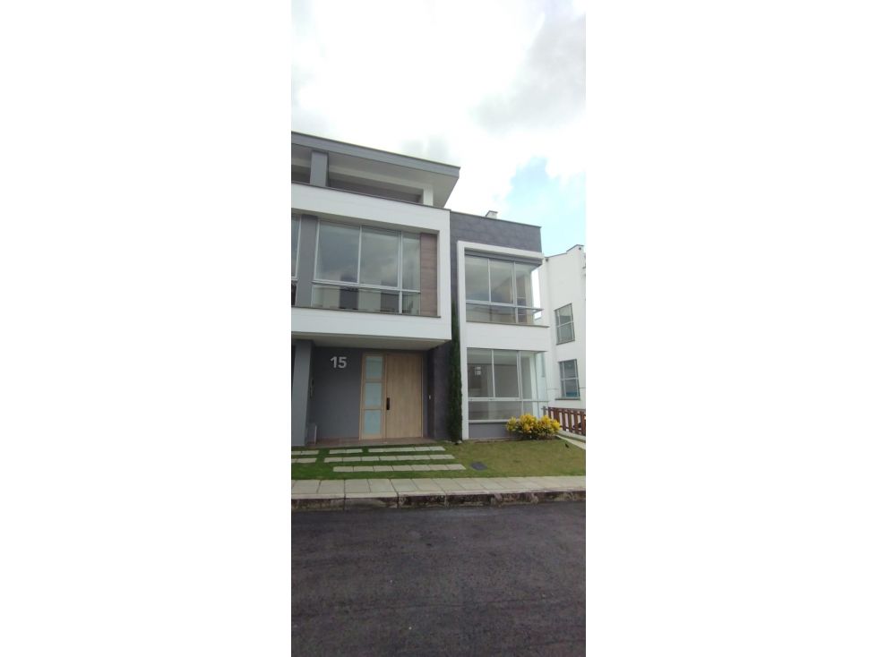 Casa en arriendo Santander Floridablanca Floridablanca 350 m2 Habitaciones 4 Baños 5 Garajes 2 Precio $8000000